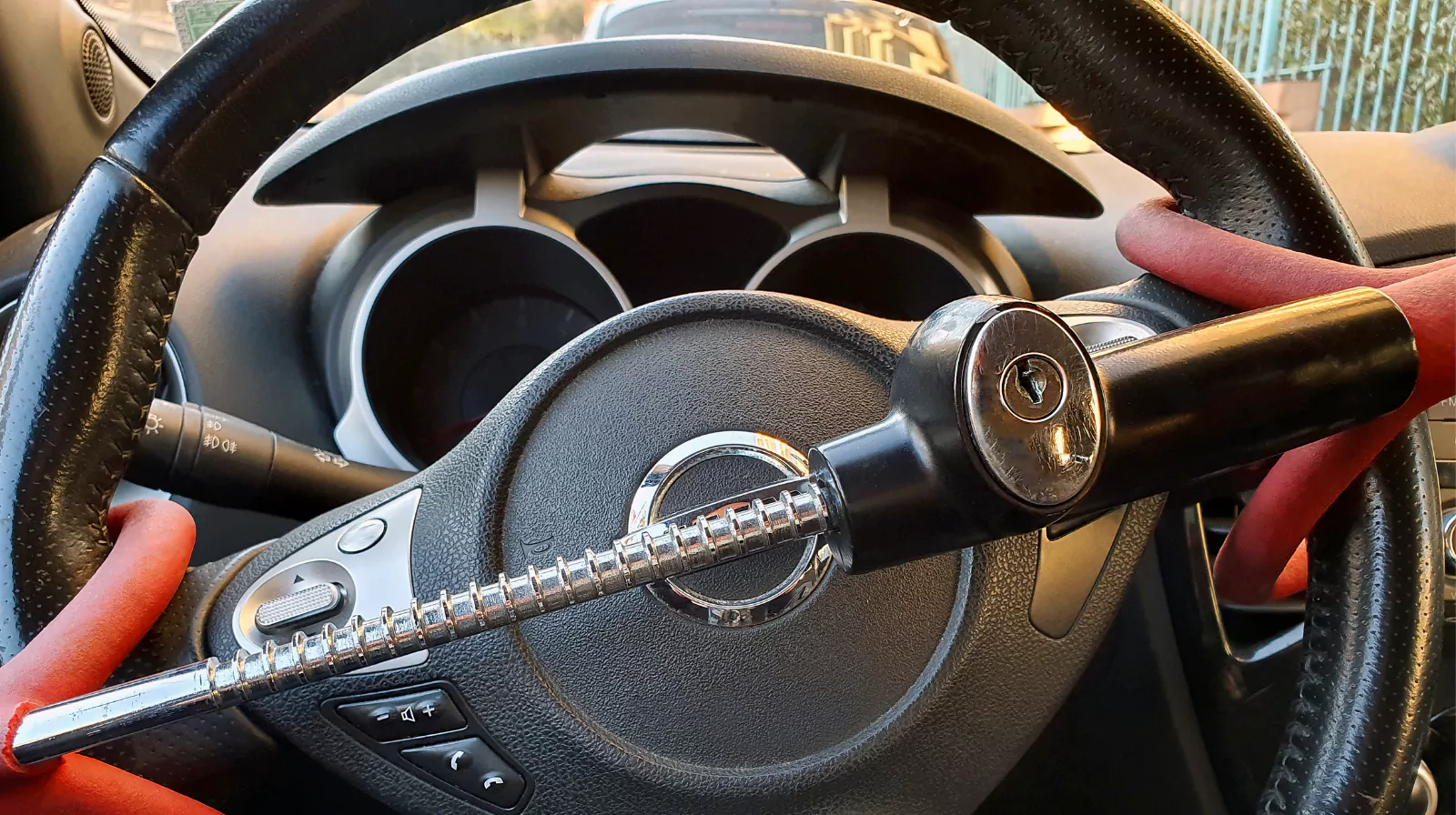 جلوگیری از دزدیدن خودرو کوییک با قفل پدال و فرمان